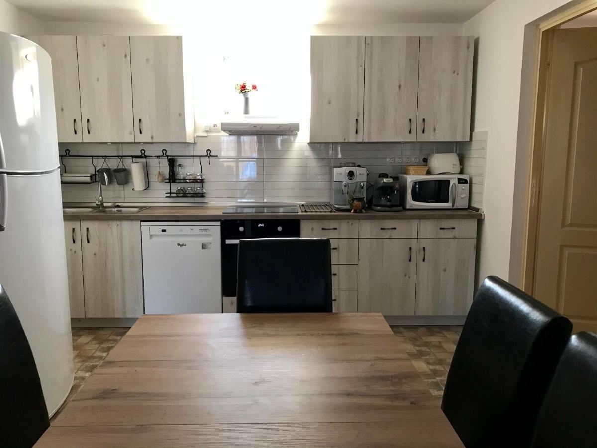 Viharsarki Apartman Gyula Eksteriør billede