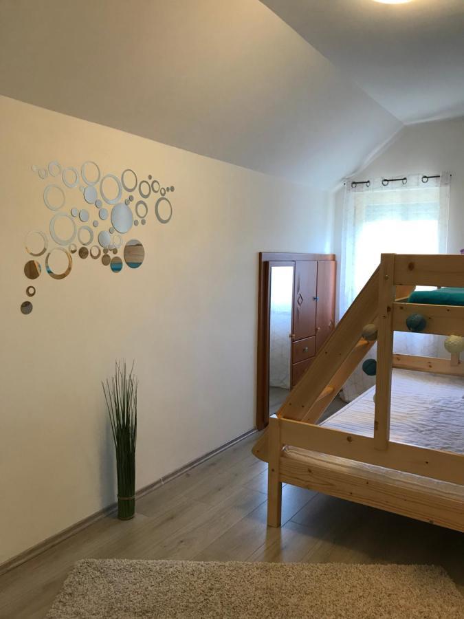 Viharsarki Apartman Gyula Eksteriør billede